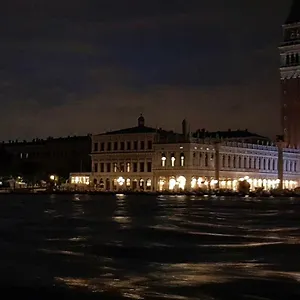 Mariangela Artist's , Venecia Italia